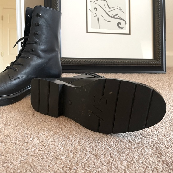 [SOLD] Stuart Weitzman Mckenzee Combat Boot US 6.5 - Picture 4 of 6